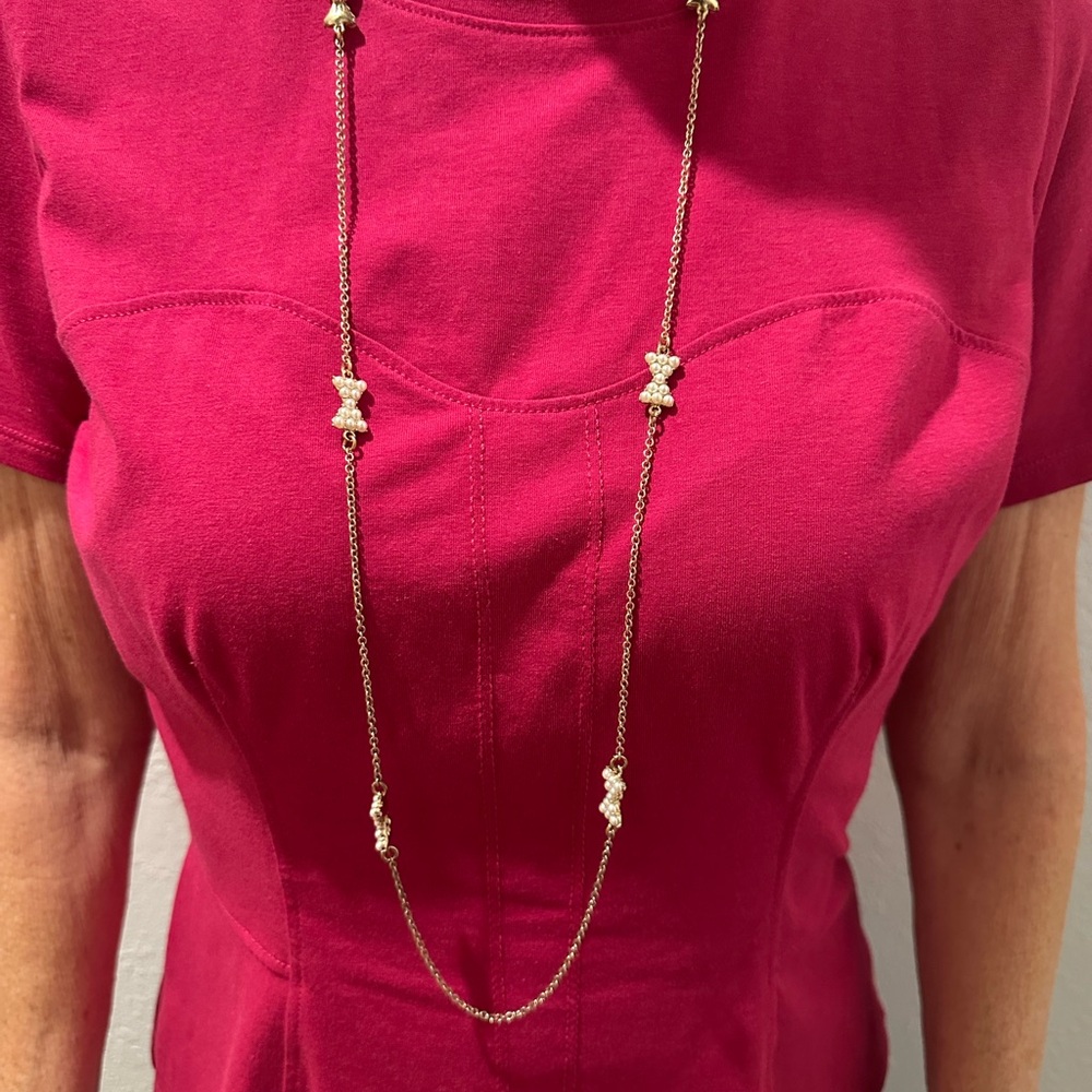 Elegant Gold Necklace with Pearl Bow Accents